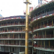 Ceny mieszkań spadają, deweloperzy budują na potęgę