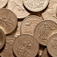 Emigranci przesyłają do Polski coraz mniej pieniędzy