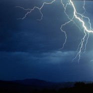 Jak się zachować podczas burzy