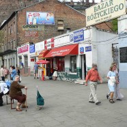 Ilu Polakom nie starcza do pierwszego?